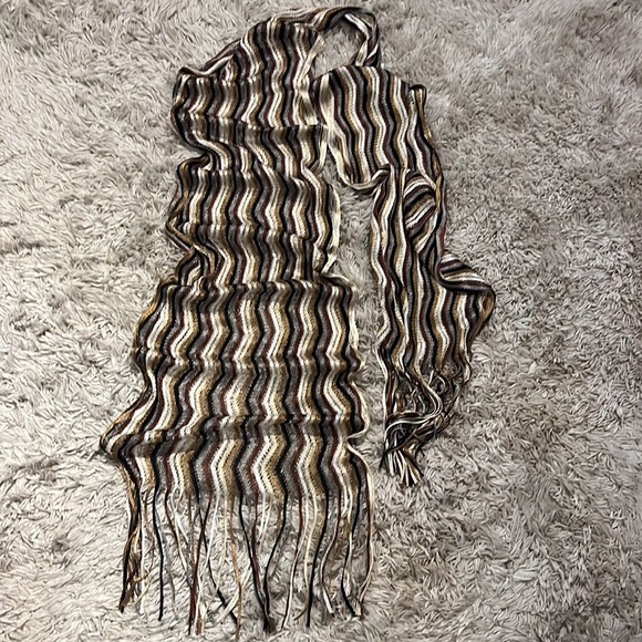 Luxurious neutrals wrap pashmina with fringe - Picture 3 of 5